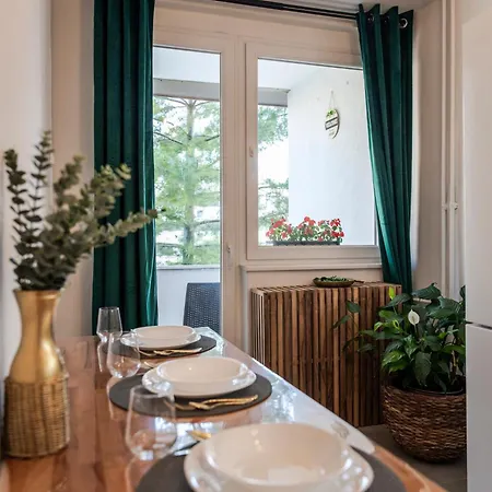 Midway Premium Brand New Apartment *